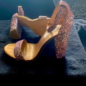 SPARKLY SEQUIN STEVE MADDEN SANDALS!!